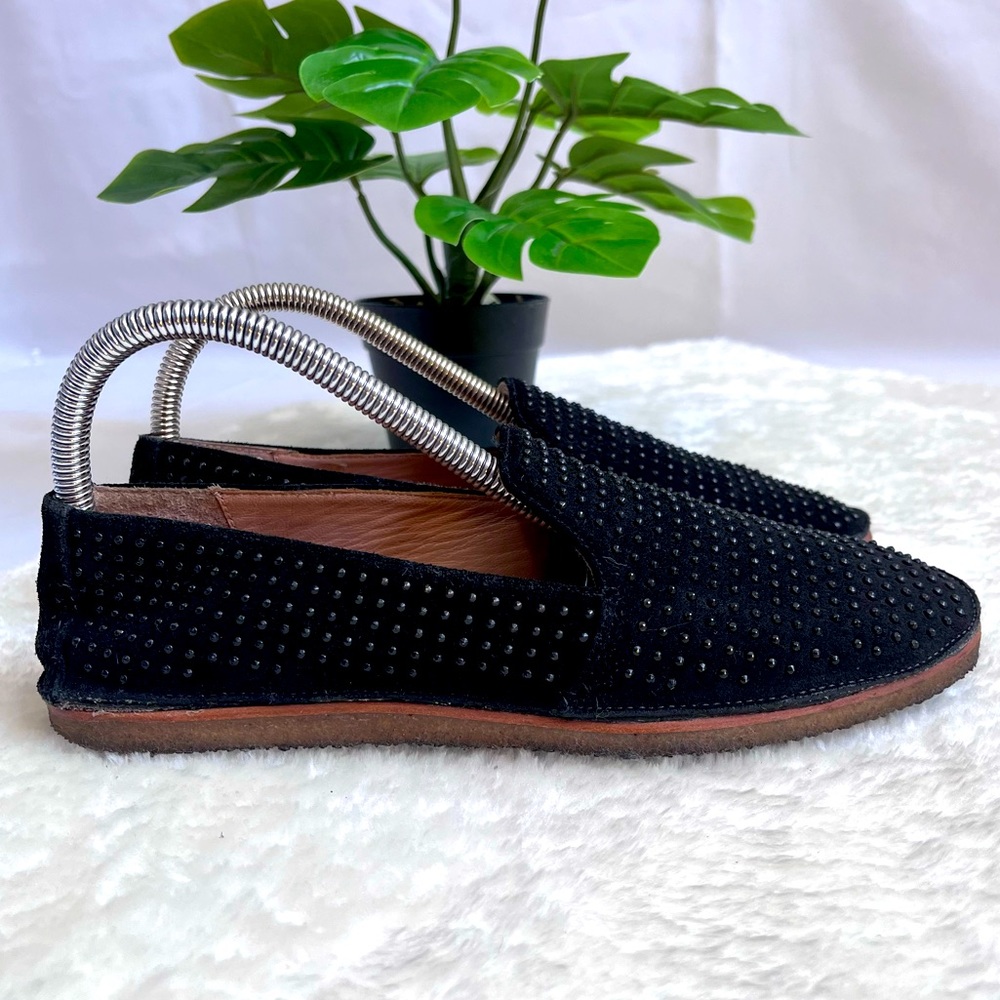 Signature by Vince Camuto Alvita black studfed suede flats size 7M
